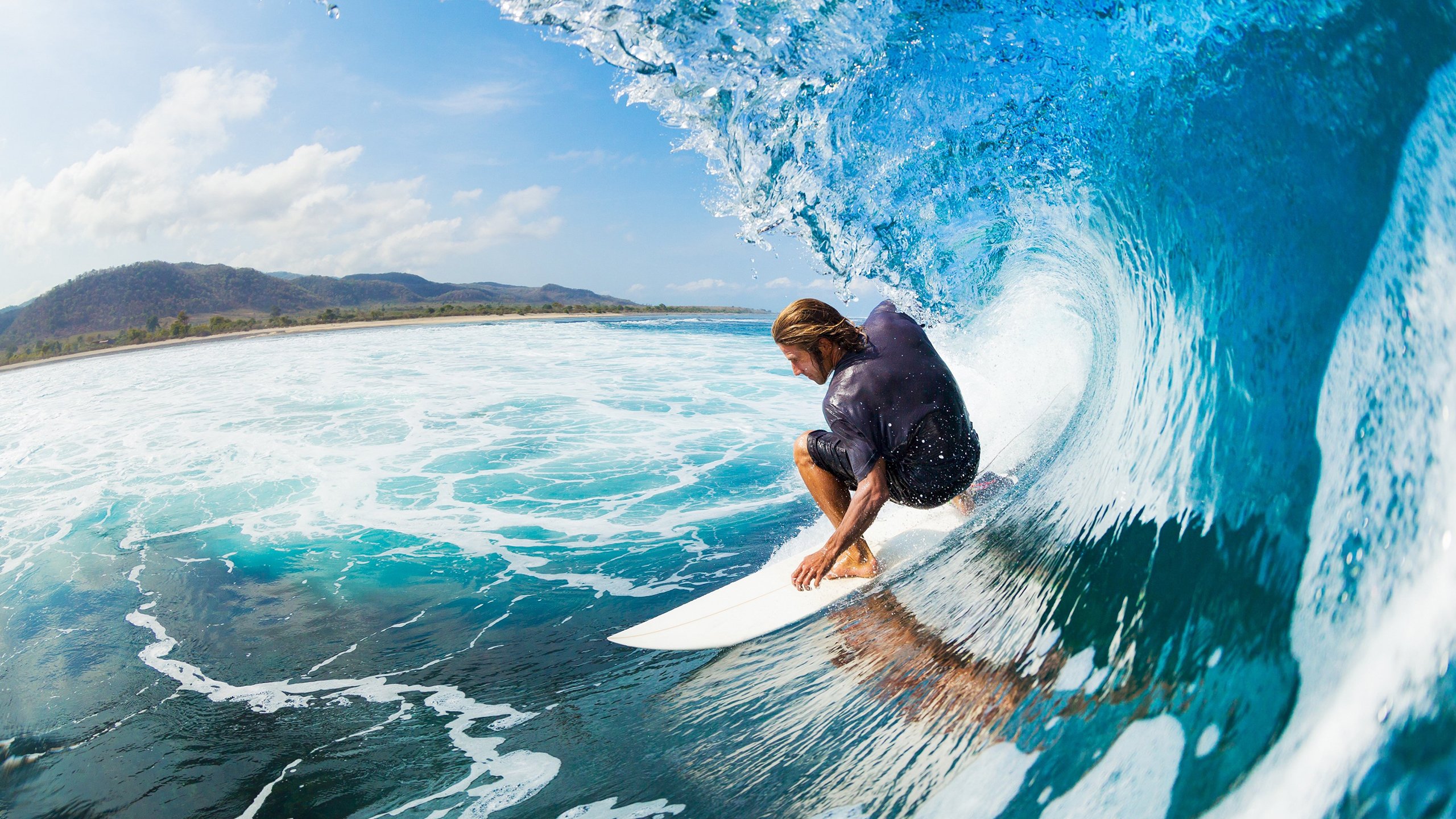 使用虚拟现实进行战术训练逐渐普及，虚拟现实战是利用虚拟现实技术创造的